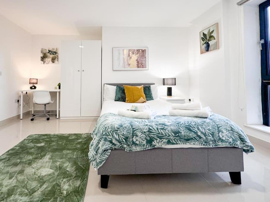 3 Bedroom Apt By Threethreethreesproperty Short Lets & Serviced Accommodation Leeds With Wi-Fi & Parking Exterior photo