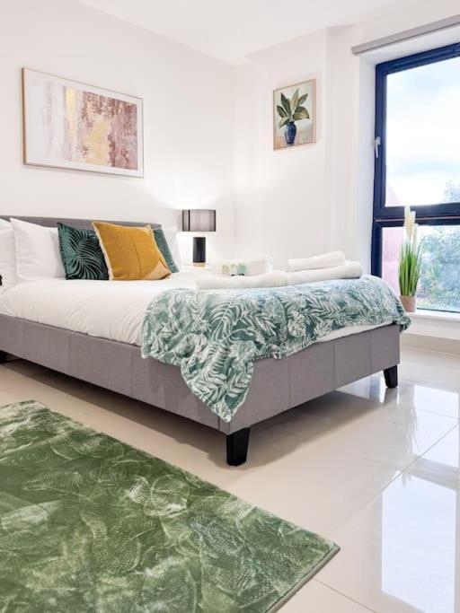 3 Bedroom Apt By Threethreethreesproperty Short Lets & Serviced Accommodation Leeds With Wi-Fi & Parking Exterior photo